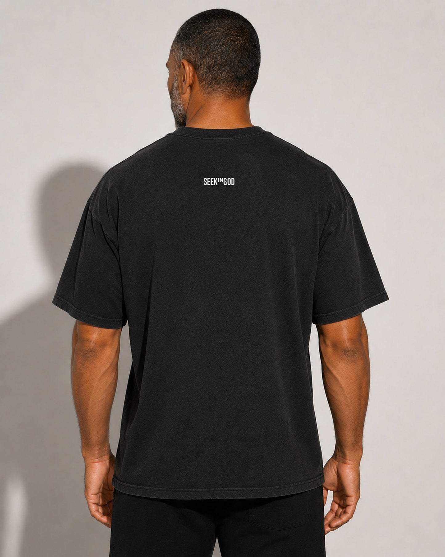 T-shirt della Fondazione SEEKINGOD